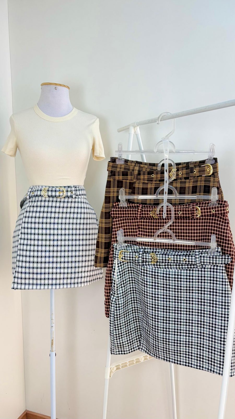 SHORTS SAIA FEM R74